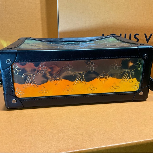 Authentic Louis Vuitton Men’s or Women’s Cross Body Shoulder Trunk Bag. - Picture 5 of 8